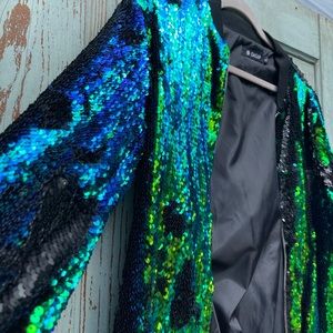 Green and black retro zip up.